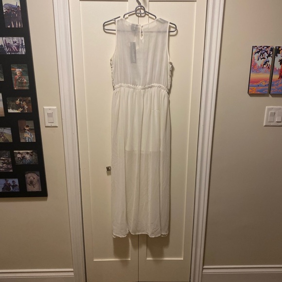 White flowy dress with two slits - Picture 4 of 10